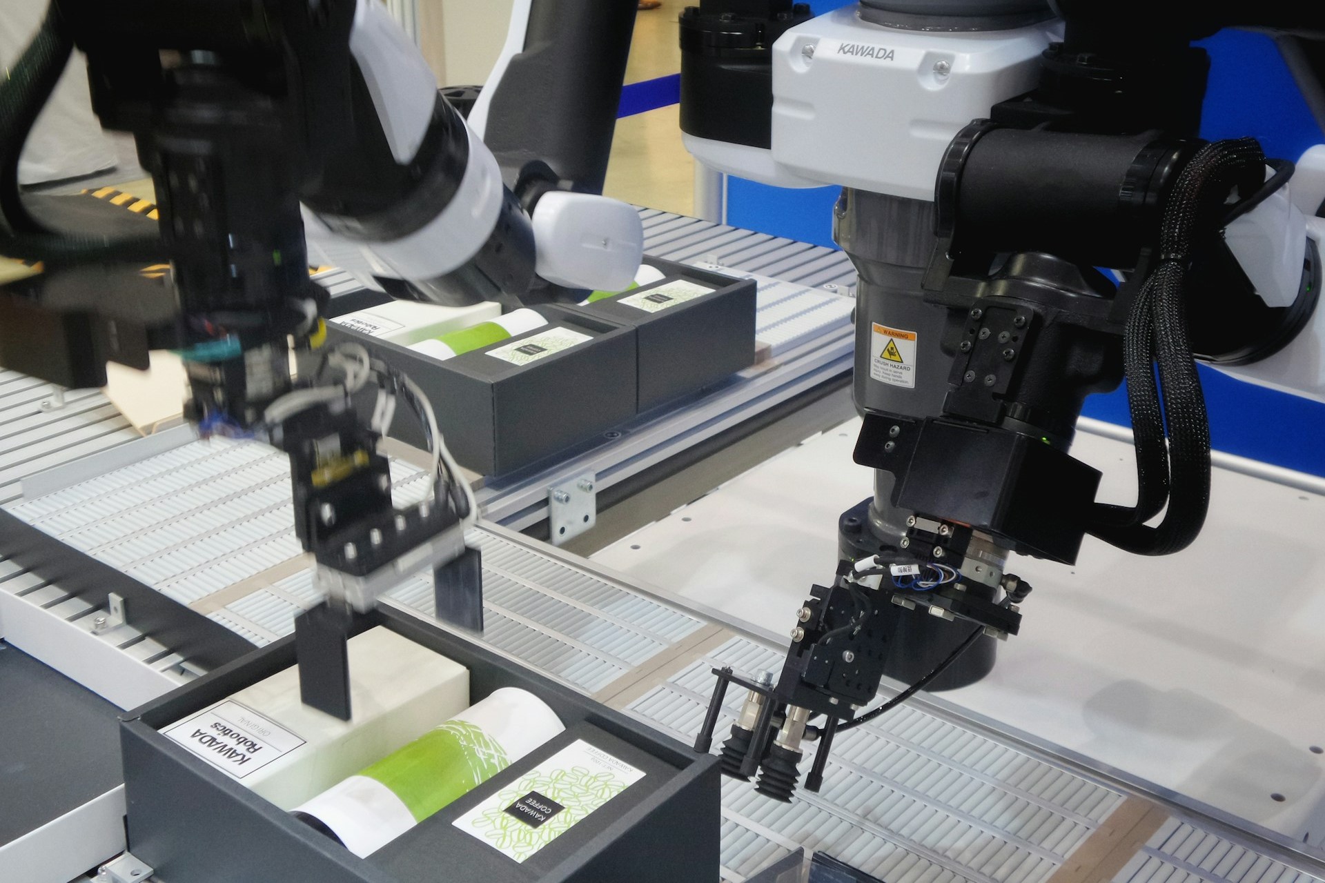 Robotics: Otomatisasi Industri dengan Robot